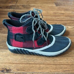 Sorel Black and Red Winter Boots